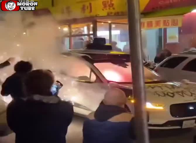 Video :An autonomous Google vehicle was damaged and burned